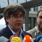El cabeza de lista de Lluires per Europa, Carles Puigdemont, durante una atención a los medios delante de el Parlamento Europeo.