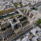 Vista aèria de la catedral de Notre-Dame després de l'incendi.