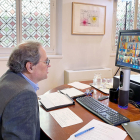 El president del Govern, Quim Torra, reunit per videoconferència amb el president espanyol, Pedro Sánchez, i amb els presidents de les comunitats autònomes, per fer seguiment de la pandèmia del coronavirus, el 3 de maig de 2020