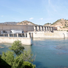 La central hidroelèctrica de Riba-Roja d'Ebre (Ribera d'Ebre), després de la deflagració.