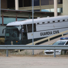El autocar que transporta Junqueras, Romeva, Sànchez, Cuixart, Forn, Rull y Turull sale de Soto del Real.