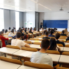Alumnes a la Facultat d'Economia i Dret de la Universitat de Lleida examinant-se a les PAU.