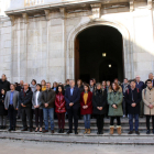 El alcalde de Tarragona, concejales y funcionarios municipales en el minuto de silencio por las víctimas de IQOXE.