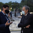 El president de la Generalitat, Quim Torra, i el ministre de Sanitat, Salvador Illa, durant l'acte d'homenatge a les víctimes de la covid-19 el 10 de juliol del 2020