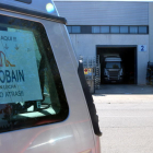 Imatge d'un camió carregant al centre logístic de Saint Gobain a Bellvei