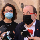 El primer secretari del PSC, Miquel Iceta, i la portaveu del PSC al Parlament, Eva Granados, davant del Palau de Congressos de Tarragona.