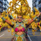 Disc 45, que va guanyar el concurs de la Disfressa d'Or, durant la Rua de Lluïment al seu pas per l'avinguda Ramón y Cajal.