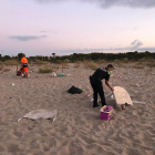 Estat en què va quedar la platja on es va celebrar el botellón