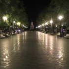 Imatge de la Rambla Nova de Tarragona completament buida el passat dilluns a la nit.