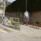 ¡Con la implicación de la AVDA, el vecindario cuelga pancartas donde se leen 'Bastantes torres! Bastantes promesas'!.