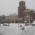 La nevada continúa este domingo en Prades, opn hay casi medio metro de nieve a algunas zonas.