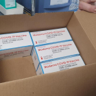 Diverses caixes de la vacuna de Moderna.