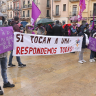 Una pancarta exhibida durant l'acte institucional del 8-M de l'Ajuntament de Tarragona.