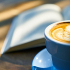 Los investigadores aconsejan reducir o reemplazar el consumo de café con cafeína por café descafeinado.