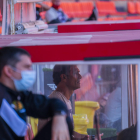 Toni Seligrat, en el banquillo del Nàstic durante un partido de esta temporada.