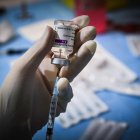 Romania, Dinamarca, Islàndia i Noruega han decidit suspendre la inoculació de la vacuna.