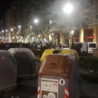 Contenidors al mig de l'Avinguda Catalunya durant una protesta proHasel.