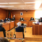 L'expresident d'Escal UGS, Recaredo del Potro (dreta) i l'exconseller delegat, José Luis Martínez Dalmau (esquerra), asseguts al banc dels acusats en la primera jornada del judici del Castor.