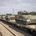 Imagen de los tanques en la plataforma ferroviaria que los tiene que llevar de nuevo a Tarragona.