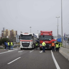 Diversos piquets han aturat els camions a l'entrada al Port de Tarragona a l'A-27.