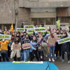 Protesta delante el Servicios Territoriales de Educació.