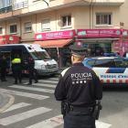 Operatiu policial conjunt a Reus que va inspeccionar set locals de telefonia mòbil.