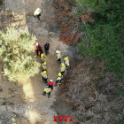 Els Bombers durant el dispositiu de cerca per localitzar el suís de 58 anys desaparegut a Tortosa des de diumenge.