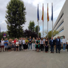 Miembros de la corporación municipal de Salou junto a la consellera de Igualdad, Tània Verge, ayer durante el minuto de silencio.