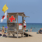 Caseta de socorrisme de Creu Roja a la platja de l'Arrabassada de Tarragona.
