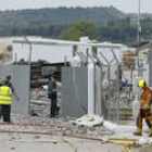 La guardia civil inspecciona el lugar de la explosión en la Pirotecnia del Mediterráneo, en Vilamarxant (Valencia),
