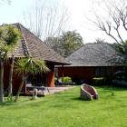 Dos bungalous del càmping Platja Montroig Camping Resort.