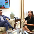 El president espanyol, Pedro Sánchez, i l'expresidenta balear, Francina Armengol, en una reunió l'agost del 2022.