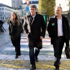 Carles Puigdemont, Jordi Turull i Míriam Nogueras després de sortir del Parlament Europeu en el marc de les converses per a la investidura.