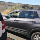 Imatge del vehicle que ha aparegut aquest divendres amb el vidre trencat al pàrquing de la Tabacalera de Tarragona.