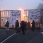 La plantilla de Mas d'Enric manifestant-se a les portes del centre penitenciari.
