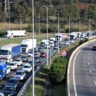 Circulació densa a l'AP-7 en direcció Tarragona (terme municipal de Castellbisbal), en la primera operació sortida de Setmana Santa.