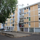 Un bloc de pisos del barri de Centcelles a Constantí.