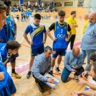 El tècnic Jesús Muñiz donant instruccions als seus jugadors durant el darrer partit de ‘play-off’.