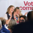 La candidata de Comuns Sumar a presidenta de la Generalitat, Jéssica Albiach, amb la vicepresidenta espanyola i líder de Sumar, Yolanda Díaz