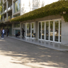 Imatge d’arxiu de l’entrada de l’edifici de la Facultat d’Economia i Empresa de la Universitat Rovira i Virgili.