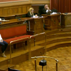 Imatge, extreta de senyal de vídeo, de l'acusada durant la lectura del veredicte de culpabilitat per assassinat.