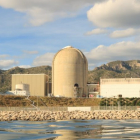 Inatge de la central nuclear Vandellòs II des del mar.