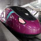 Un tren Avlo del model S106, els trens d'alta velocitat low cost de Renfe, a l'estació de Madrid