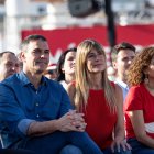 El president espanyol, Pedro Sánchez, i la seva dona, Begoña Gómez, en un acte de campanya europea del PSOE