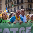 El president de l'ANC, Lluís Llach, i el president d'Òmnium Cultural, Xavier Antich, a la capçalera de la manifestació a Barcelona amb motiu de la Diada del 2024.