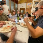 Els quatre últims alcaldes de Tarragona van esmorzar a cegues amb membres de la directiva de l’ONCE al restaurant La Cuineta.