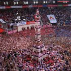 La Colla Jove dels Xiquets de Tarragona fent l'aleta del 3 de 10 amb folre i manilles a la segona ronda del Concurs de Castells de Tarragona.