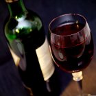 Imagen de archivo de vino tinto.