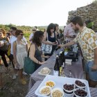 Actuació entre vinyes dins el festival Cantaperdius.
