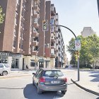 Fotografia d’arxiu d’un vehicle accedint a l’espai que estarà restringit per la Zona de Baixes Emissions.